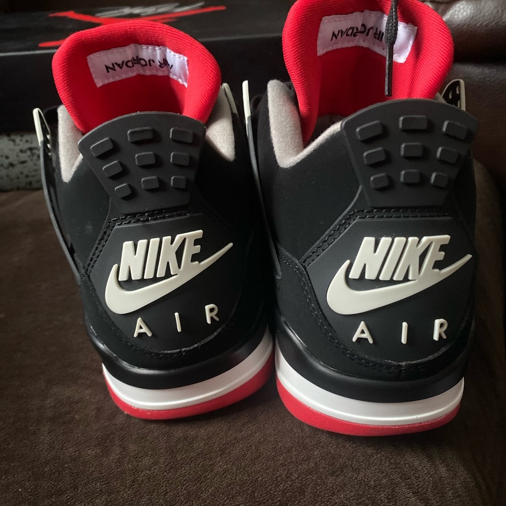 Jordan size 9 - Picture 2 of 6